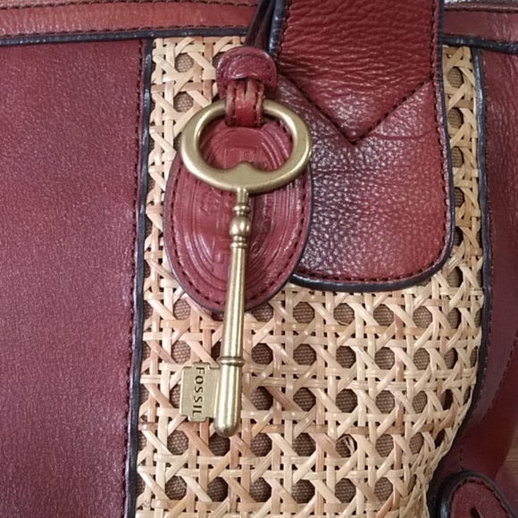 HP!!! 🎉Fossil cane wicker Vintage Reissue bag - Picture 2 of 10